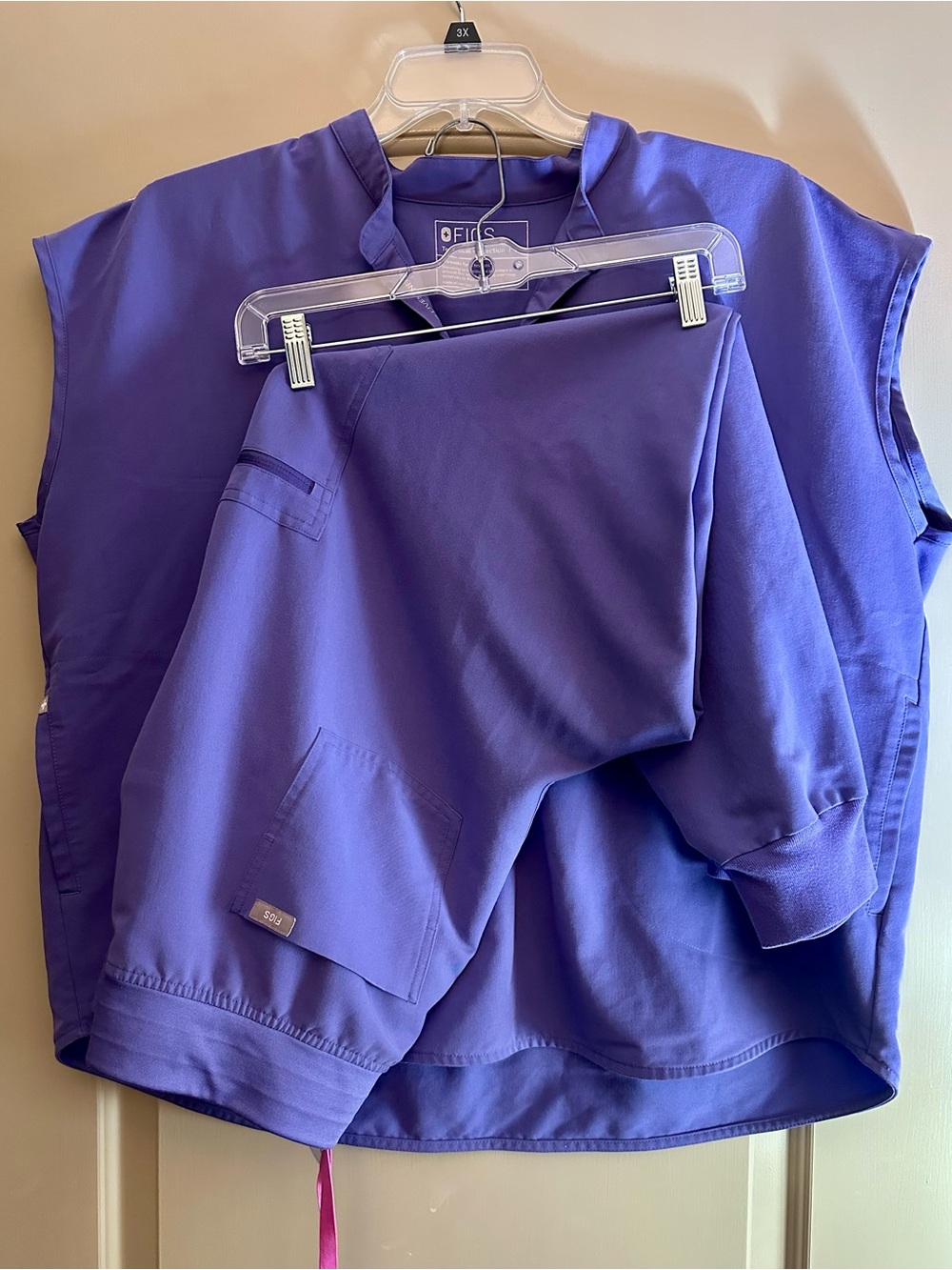 FIGS scrub set in  AMETHYST XL  Rafaela scrub top and Zamora high rise joggers